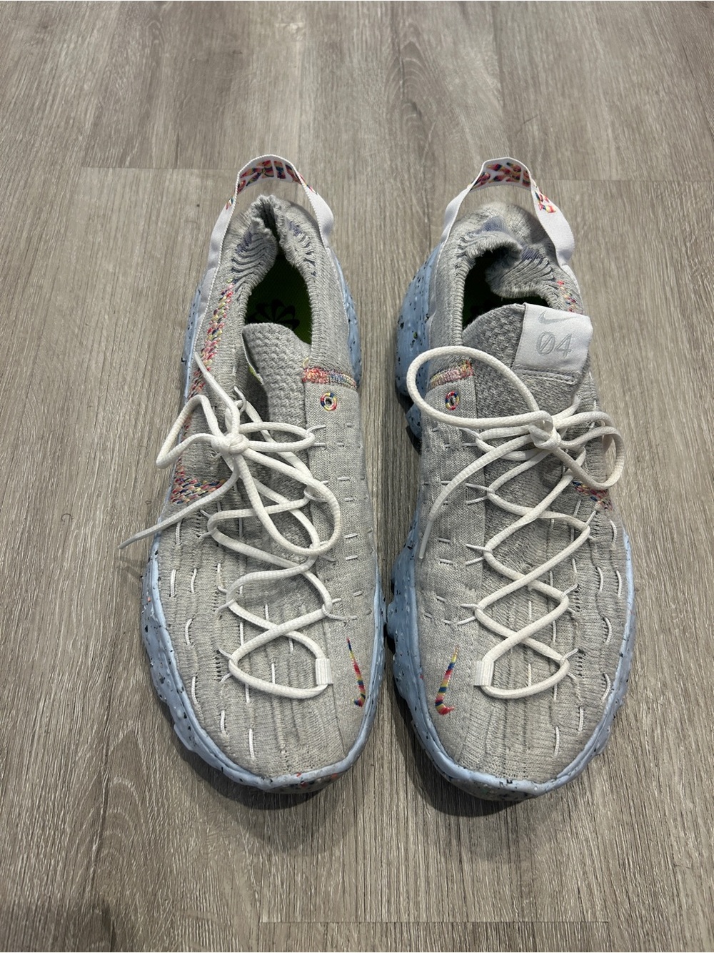 Nike Space Hippie 04 - Women's Light Gray Knit Sneakers with Multicolor Accents